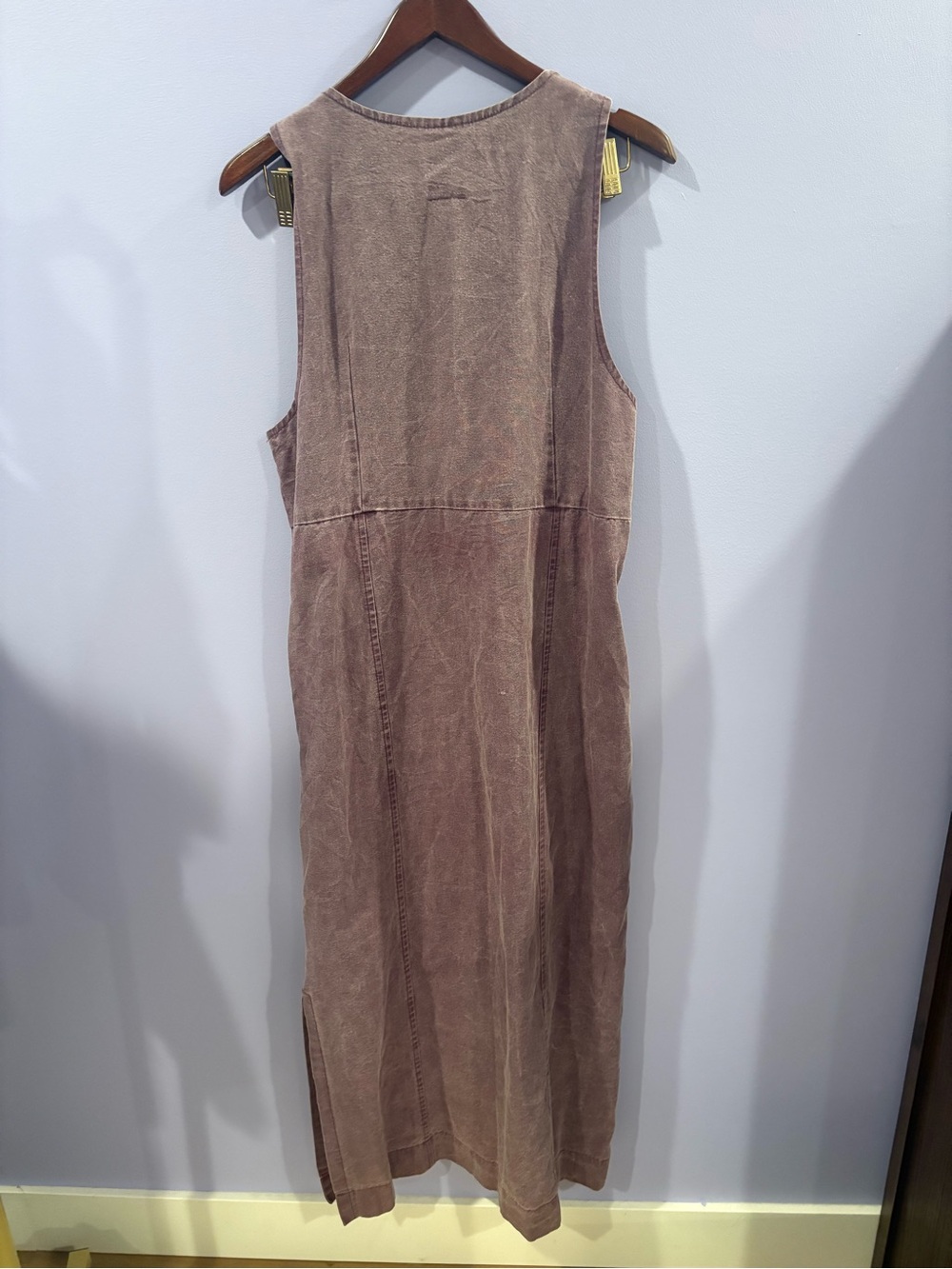 Sleeveless V-Neck Tie-Waist Midi Dress in Dusty Mauve (denim like) - Picture 5 of 5